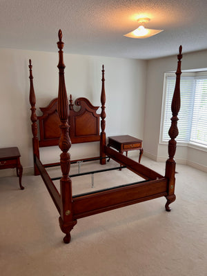 *LIKE NEW Thomasville Collector's Cherry Queen 4 Poster Bed (*retail $2,500)