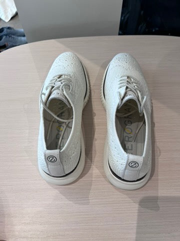 LIKE NEW Men's Cole Haan 2.ZERØGRAND Wingtip Oxford in White, Size 9