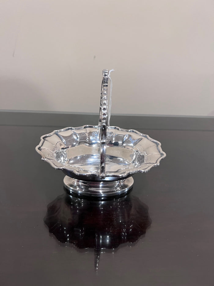 Sterling Silver Footed Basket with handle 5"w- 139g