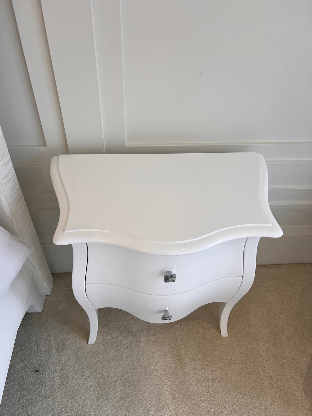 Pair of White Glossy Lacquered Nightstands