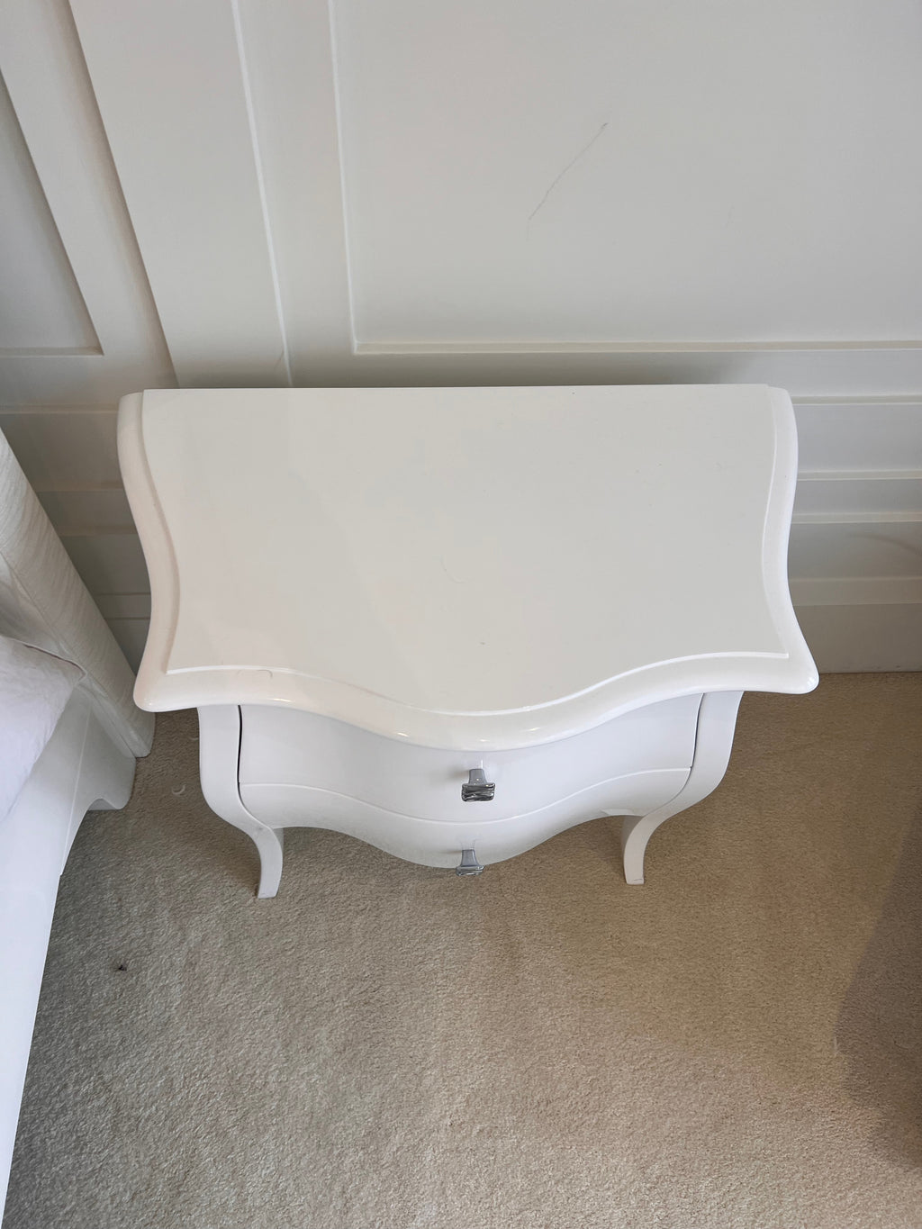 Pair of White Glossy Lacquered Nightstands