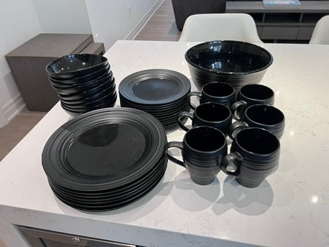 Mikasa Swirl Black DJ101 Dinnerware Set