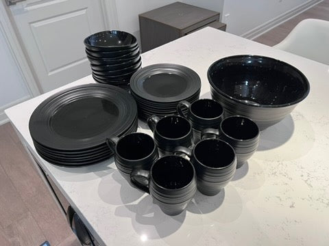 Mikasa Swirl Black DJ101 Dinnerware Set