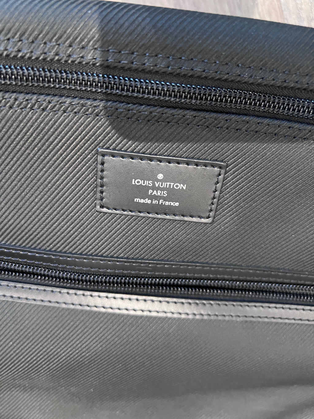 LOUIS VUITTON BLACK TAIGA LEATHER AND NYLON GARMENT BAG
