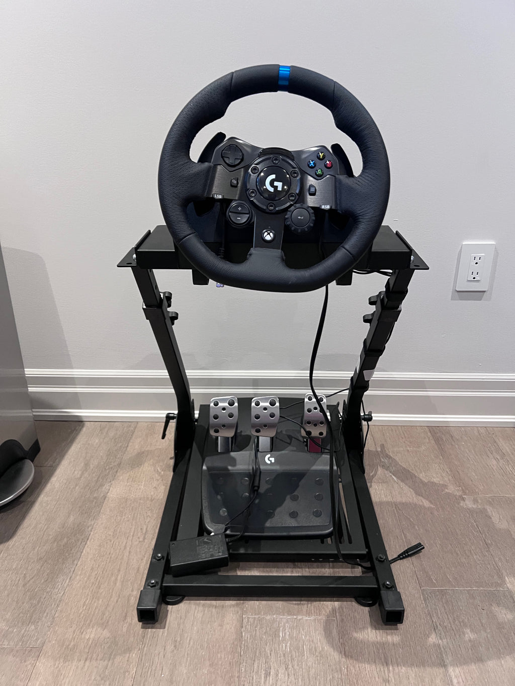 Logitech G923 Trueforce Racing Wheel and Pedals with Stand, for XBOX (*retail $639)