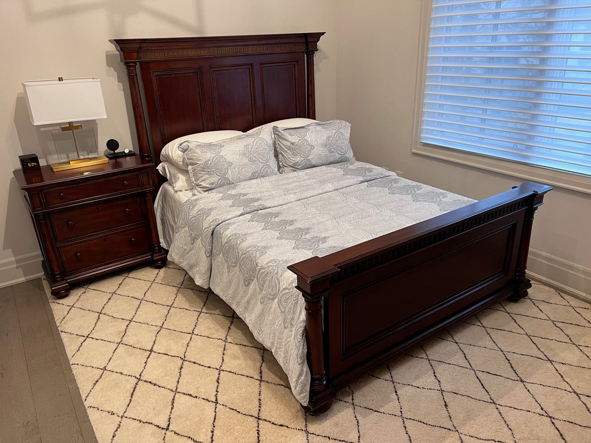 Thomasville Fredericksburg Queen Bed