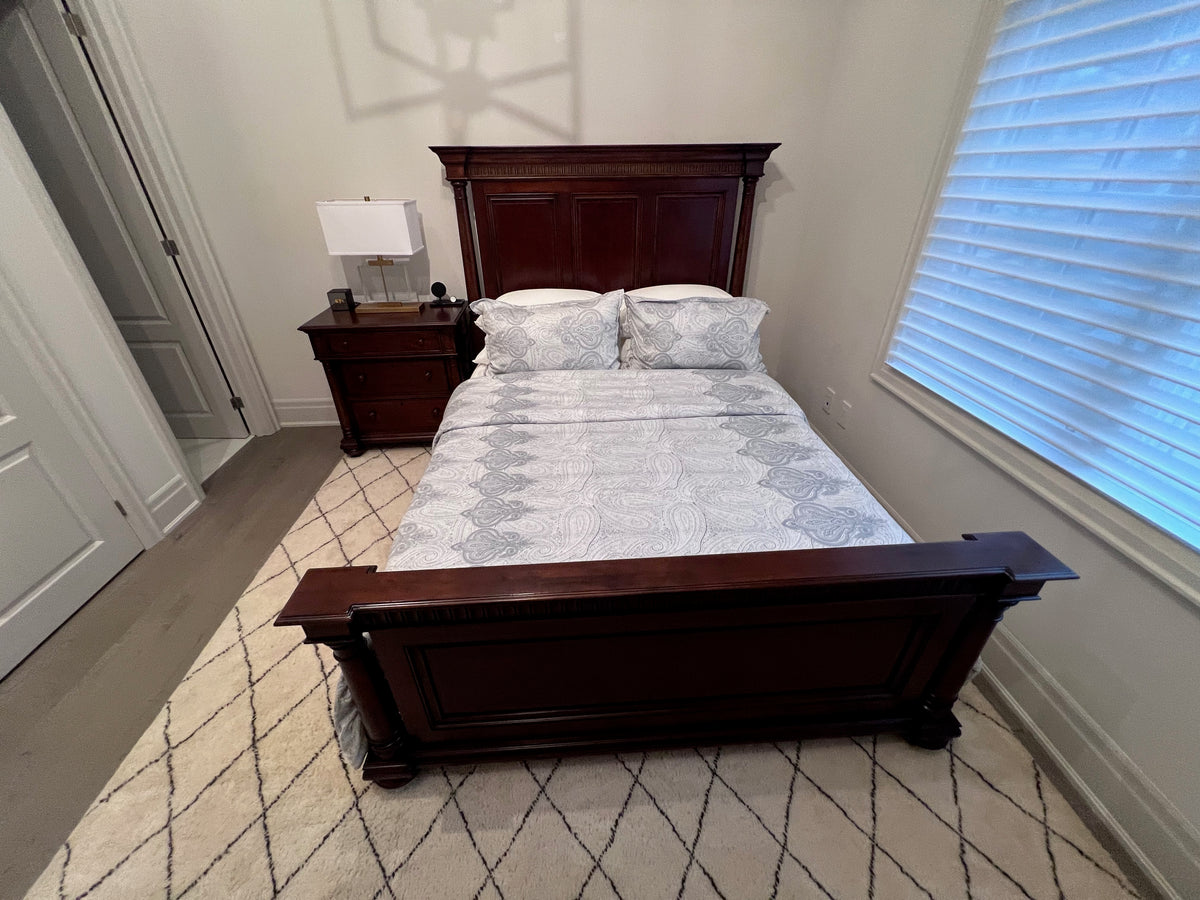 Thomasville Fredericksburg Queen Bed