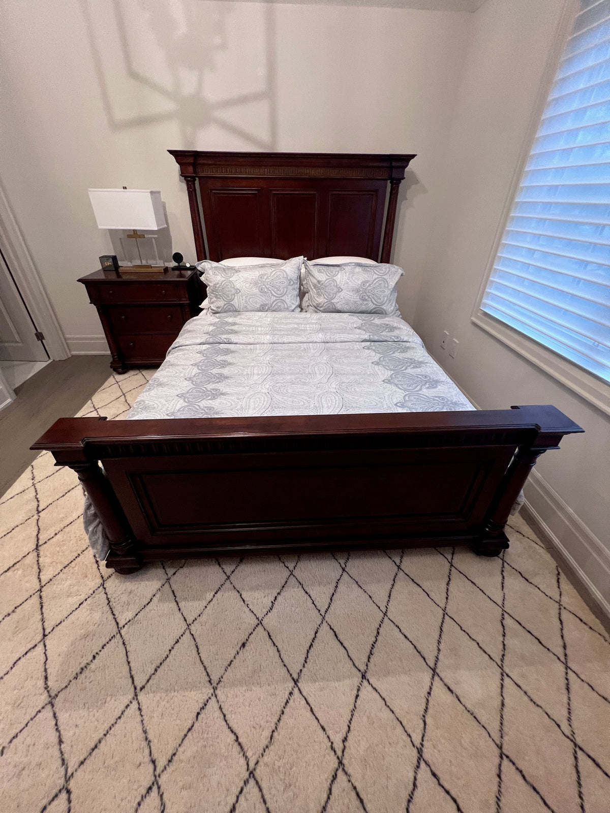 Thomasville Fredericksburg Queen Bed