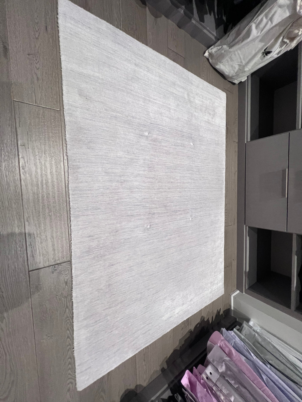 ELTE 100% Bamboo Silk, Raina Silver Grey Rug 4x6 (*retail $875)