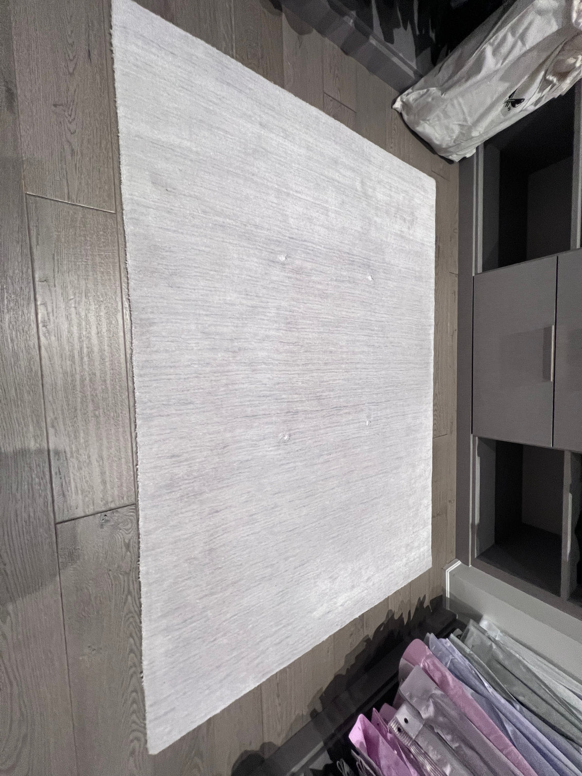 ELTE 100% Bamboo Silk, Raina Silver Grey Rug 4x6 (*retail $875)