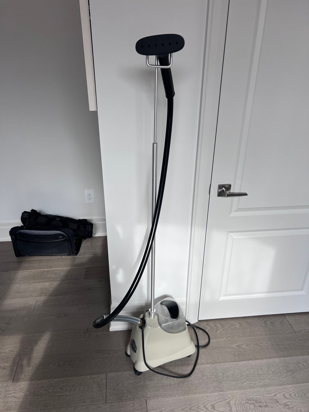 J-2000 - JIFFY CLOTHING STEAMER (*retail $339)