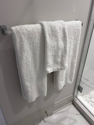 Au Lit Fine Linens White Towel Lot # 1