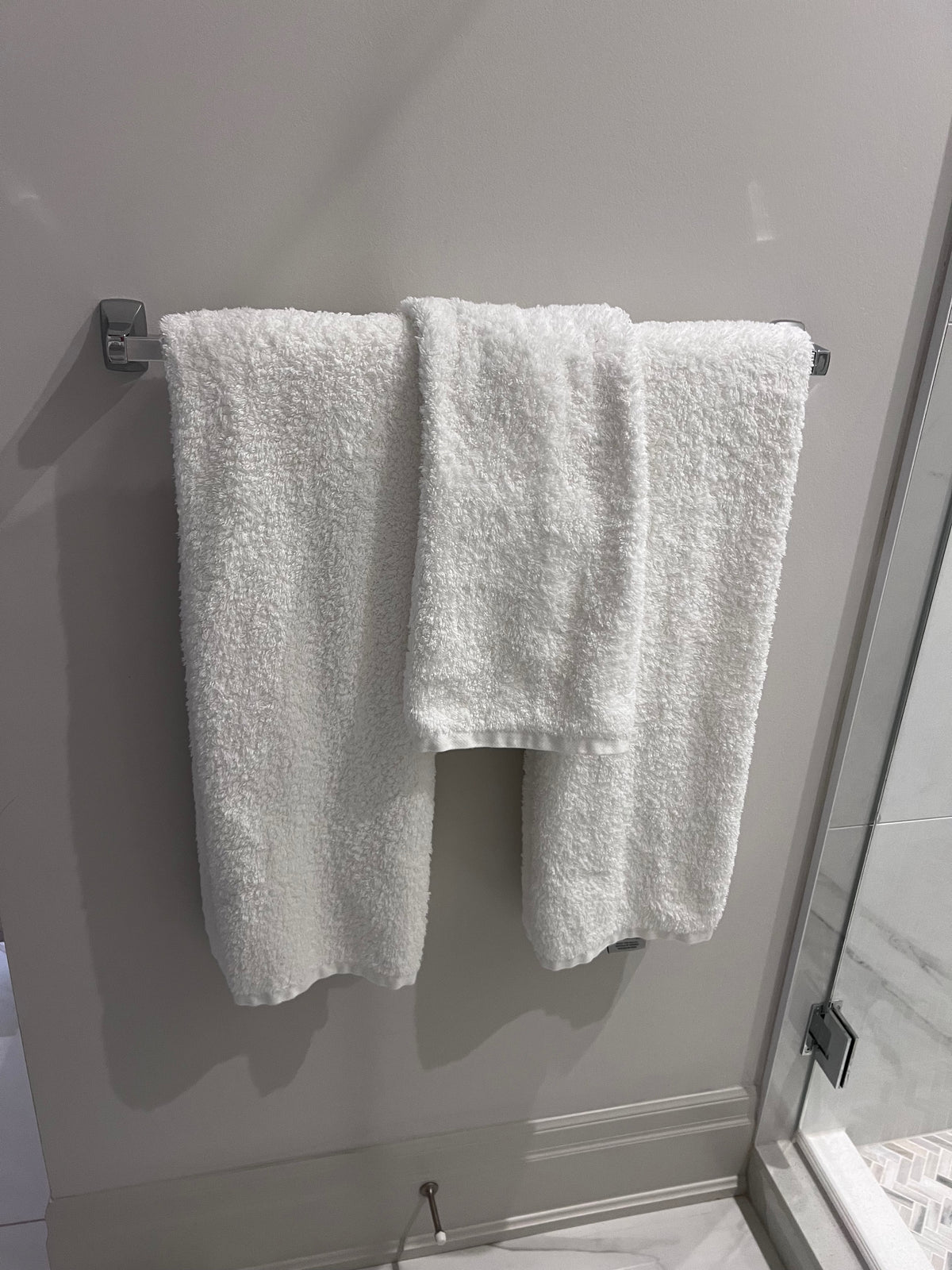 Au Lit Fine Linens White Towel Lot # 1