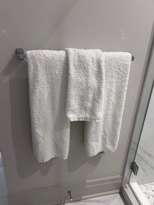 Au Lit Fine Linens White Towel Lot # 1