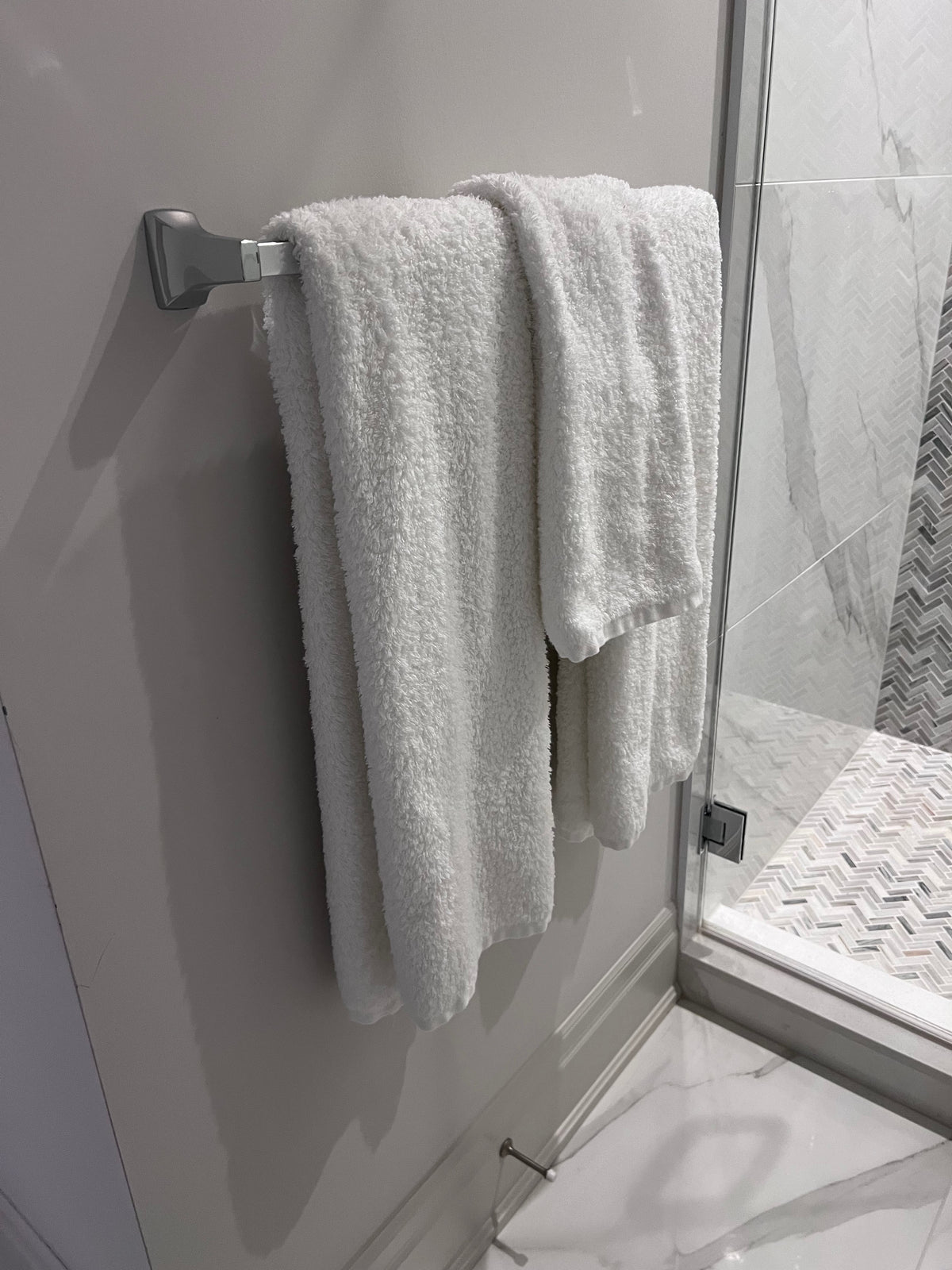 Au Lit Fine Linens White Towel Lot # 1