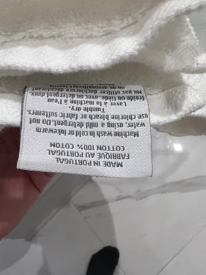 Au Lit Fine Linens White Towel Lot # 1