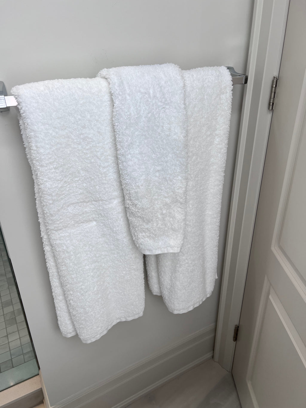 Au Lit Fine Linens White Towel Lot # 2