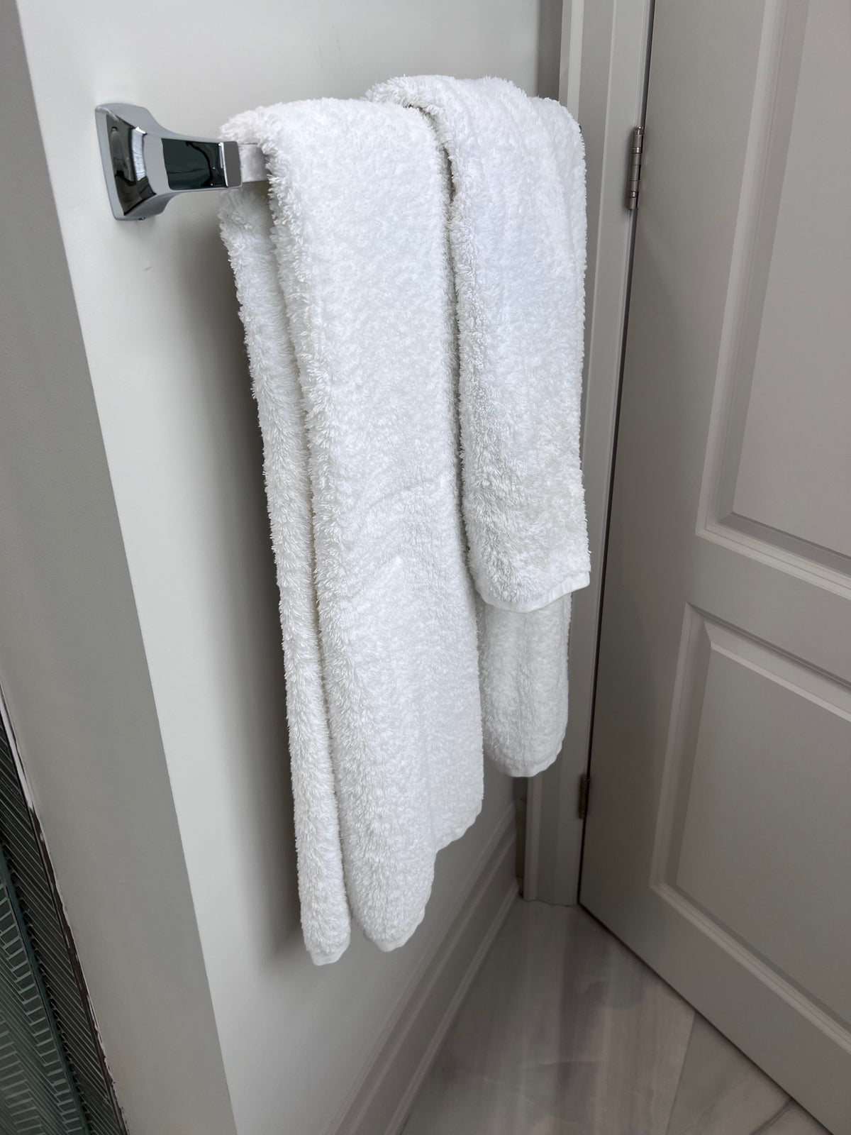 Au Lit Fine Linens White Towel Lot # 2