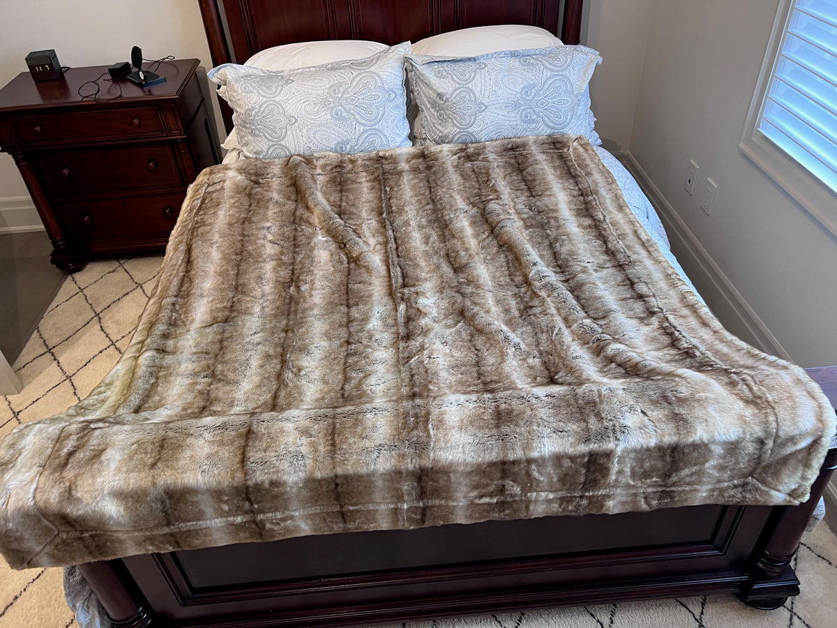 Ditz Designs by the Hen House Faux Fur Throw