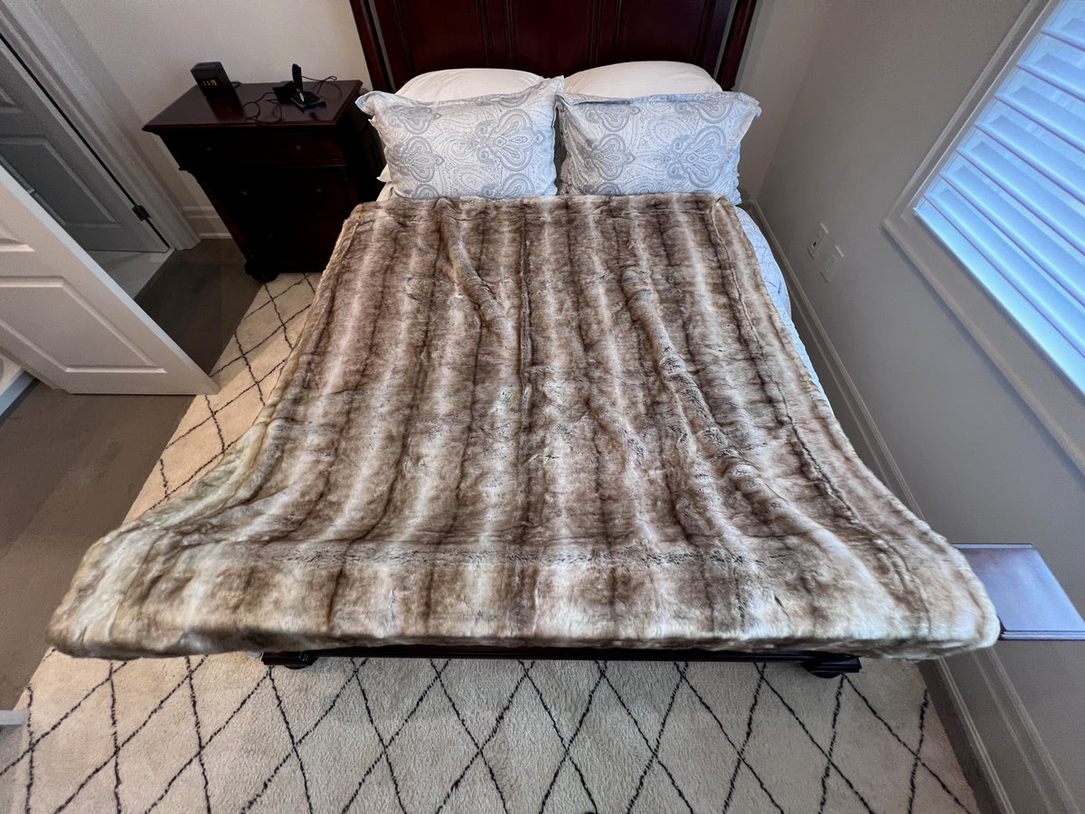 Ditz Designs by the Hen House Faux Fur Throw