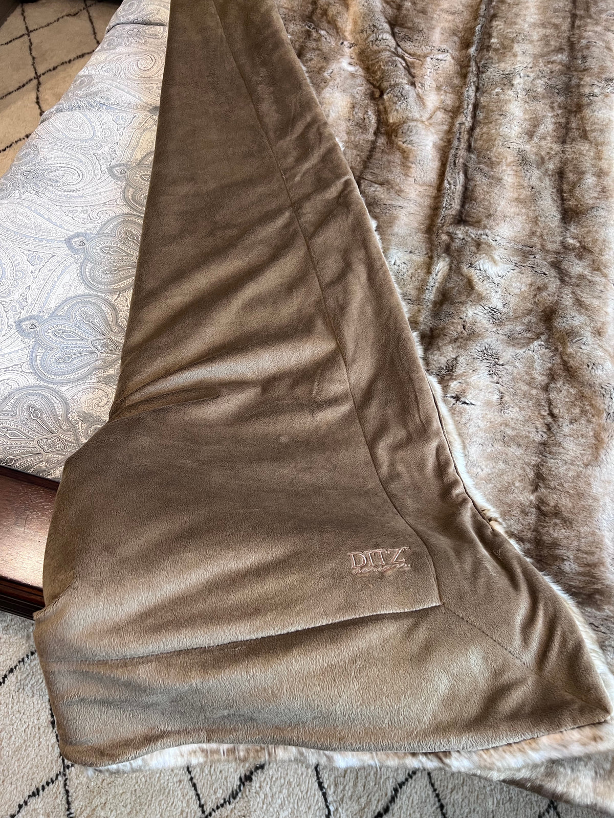 Ditz Designs by the Hen House Faux Fur Throw