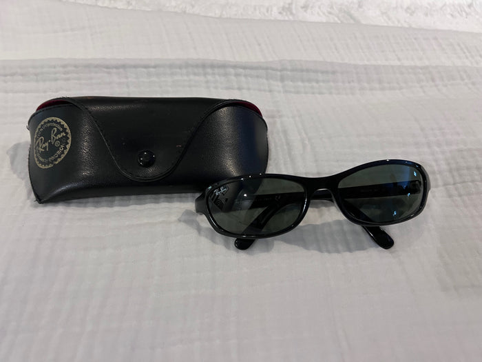 Women's Black Ray-Ban Sunglasses