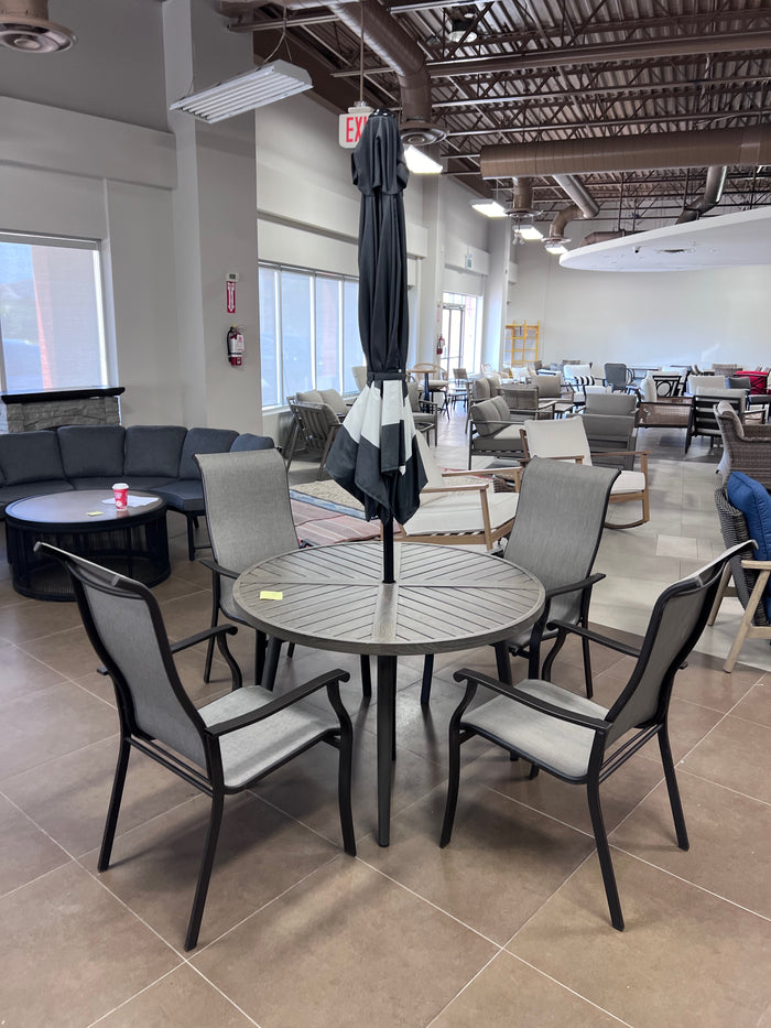 5 Piece Round Dining Set + Umbrella