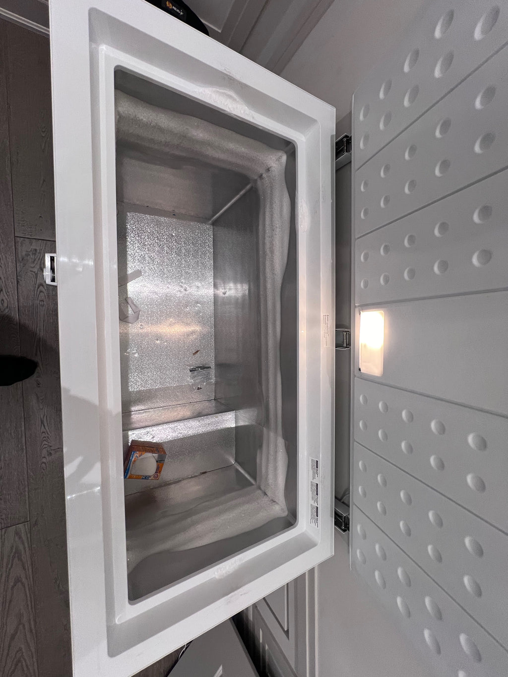 GE - 10.6 cu. Ft Chest Freezer in White - FCM11PHWW (*retail $969)