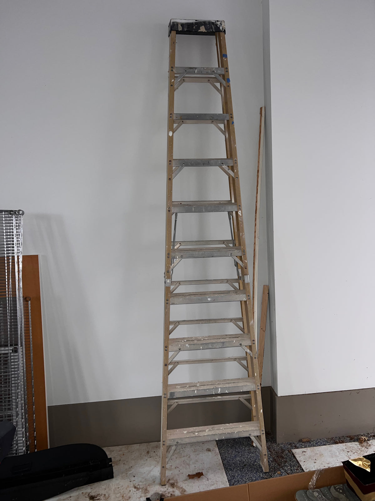 Featherlite 6410 10-Foot Fiberglass Ladder