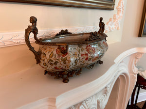 Wong Lee 1895 Porcelain Centrepiece
