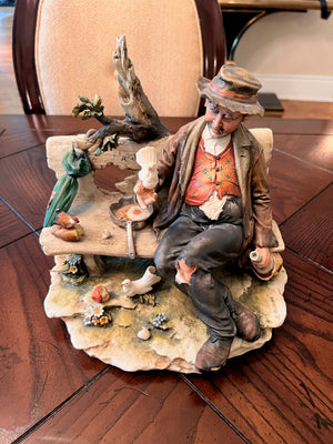 Capodimonte 'Hobo on a bench with birds'