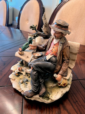 Capodimonte 'Hobo on a bench with birds'