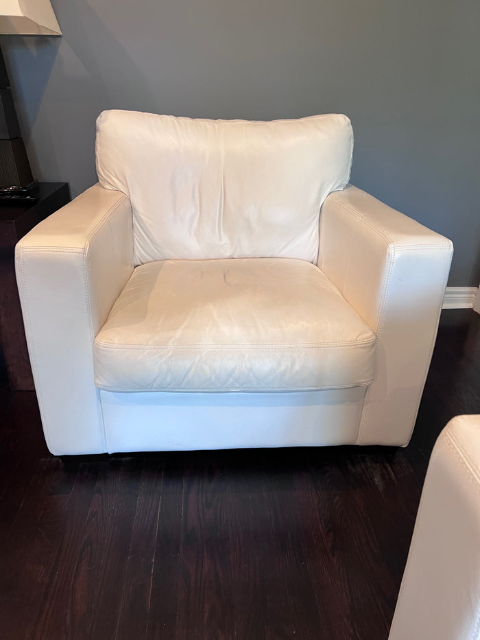 Palliser White Leather Armchair (*slight wear)