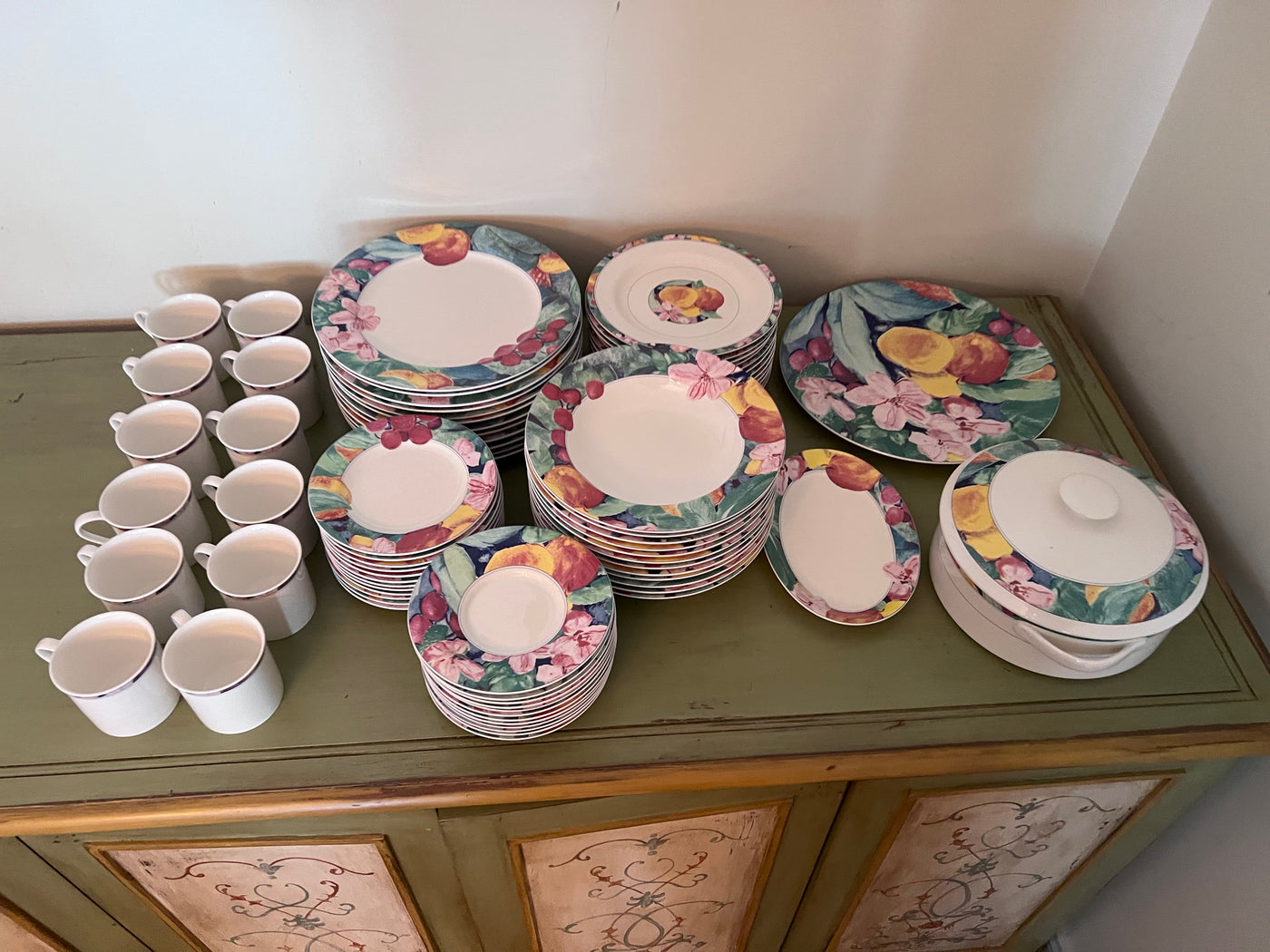 Mikasa Maxima Exotic Garden CAK26 Dinnerware Set Service for 12