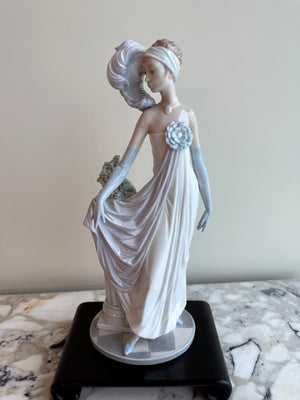 Lladro "Socialite of the 20's" Figurine #5283