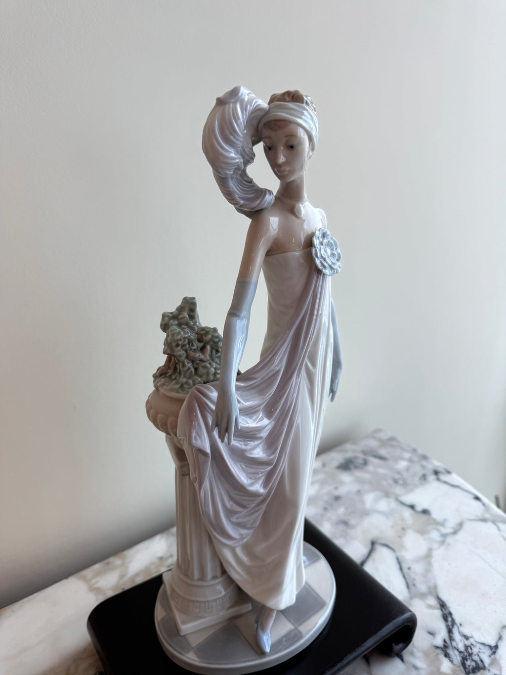 Lladro "Socialite of the 20's" Figurine #5283