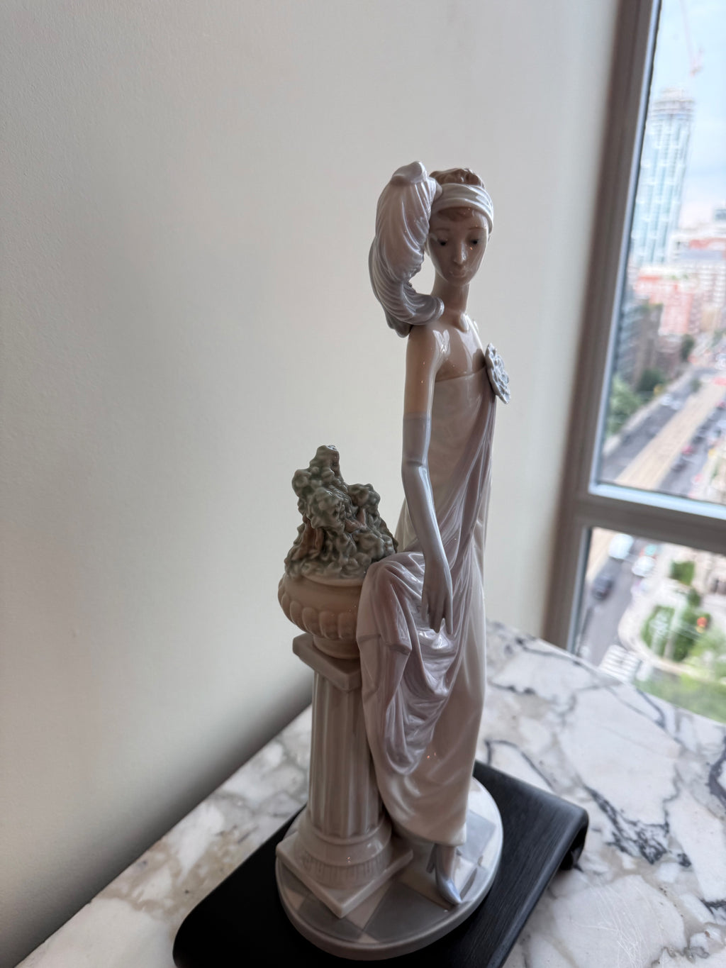 Lladro "Socialite of the 20's" Figurine #5283