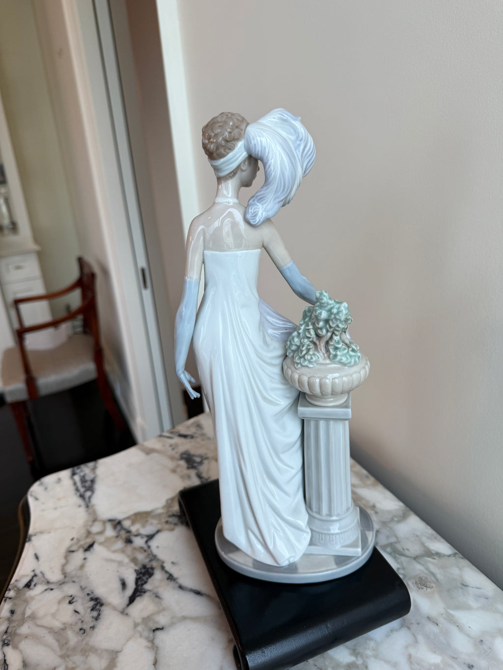 Lladro "Socialite of the 20's" Figurine #5283