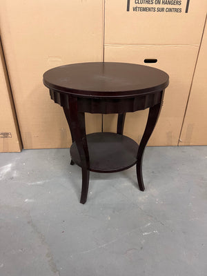 Round Lamp Table with Scalloped Edge
