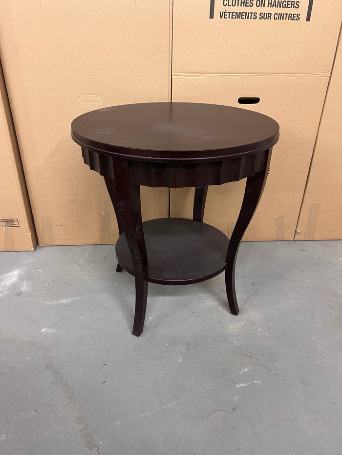 Round Lamp Table with Scalloped Edge
