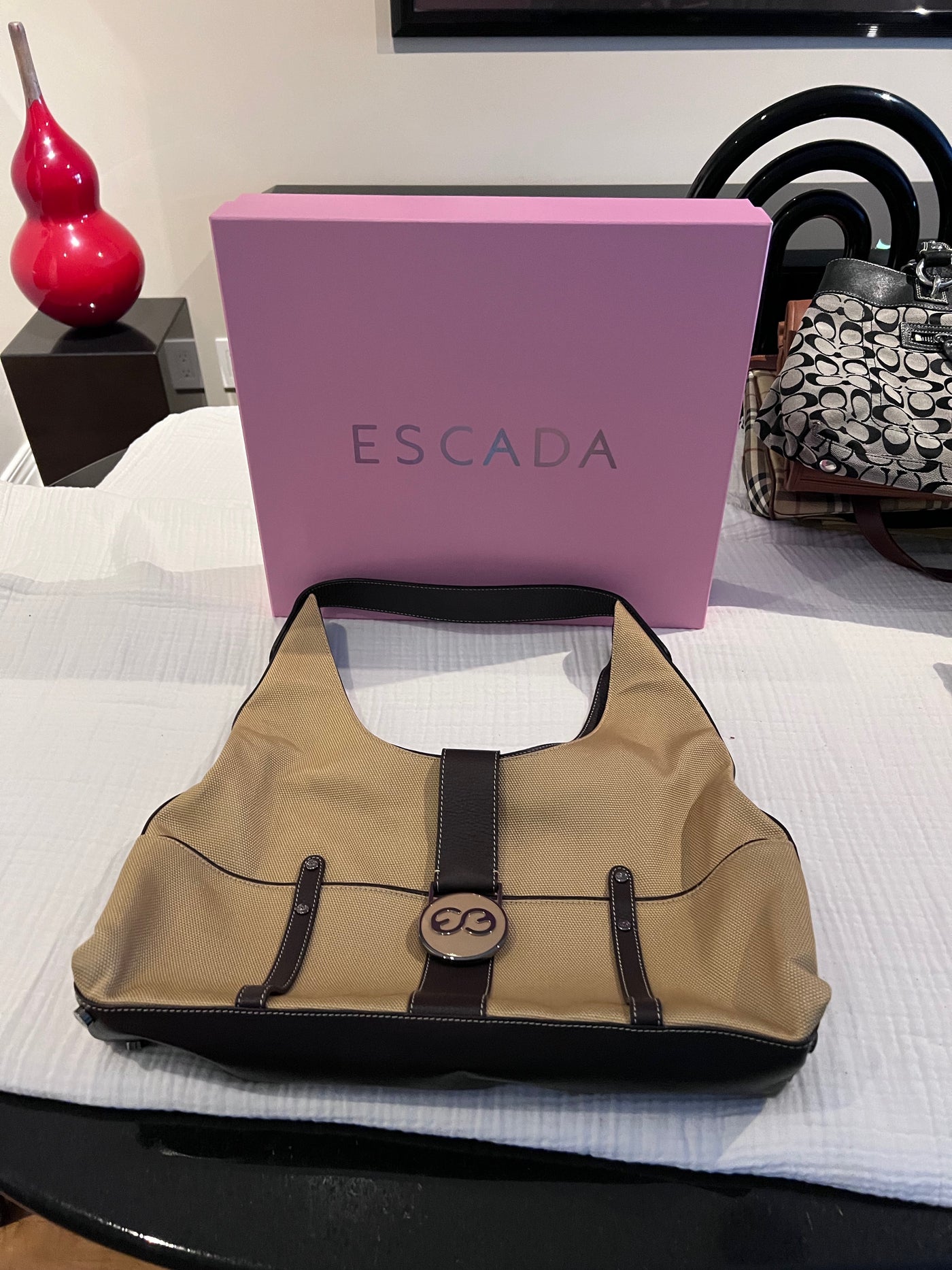 BRAND NEW Women's Escada Sport Hobo Handbag – Sell My Stuff Canada -  Canada's Content and Estate Sale Specialists