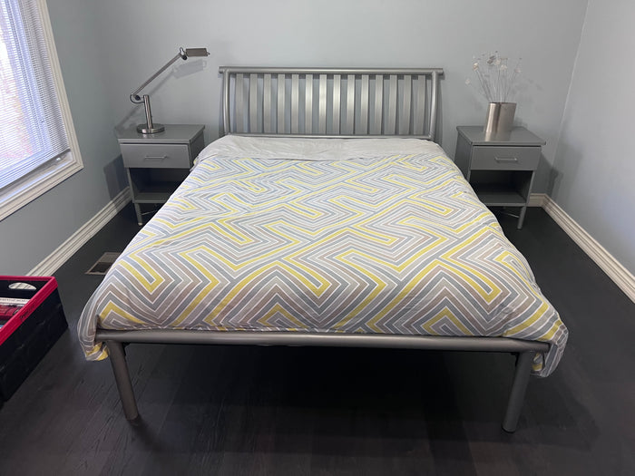 Amisco Newton Queen Bed