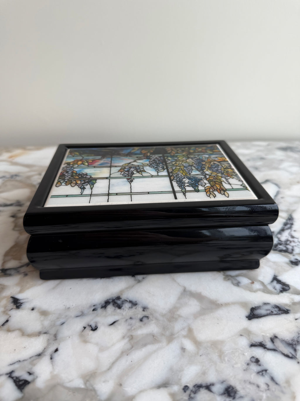 Metropolitan Museum of Art Tiffany Wisteria Musical Jewelry Box