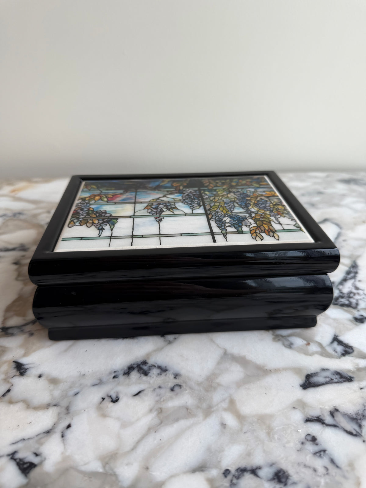 Metropolitan Museum of Art Tiffany Wisteria Musical Jewelry Box