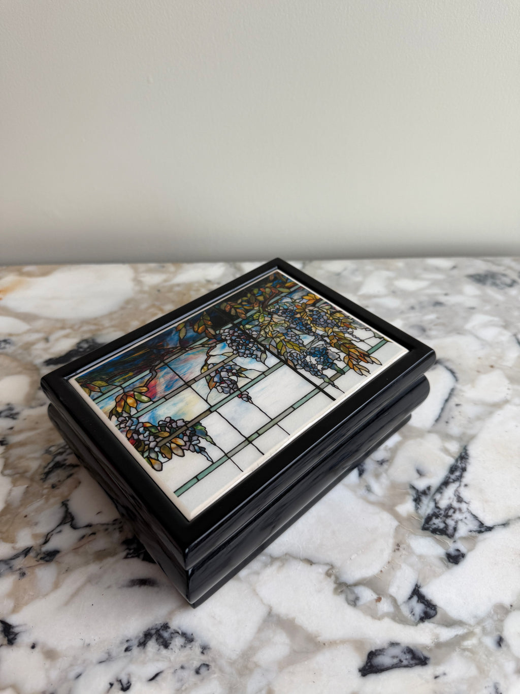 Metropolitan Museum of Art Tiffany Wisteria Musical Jewelry Box