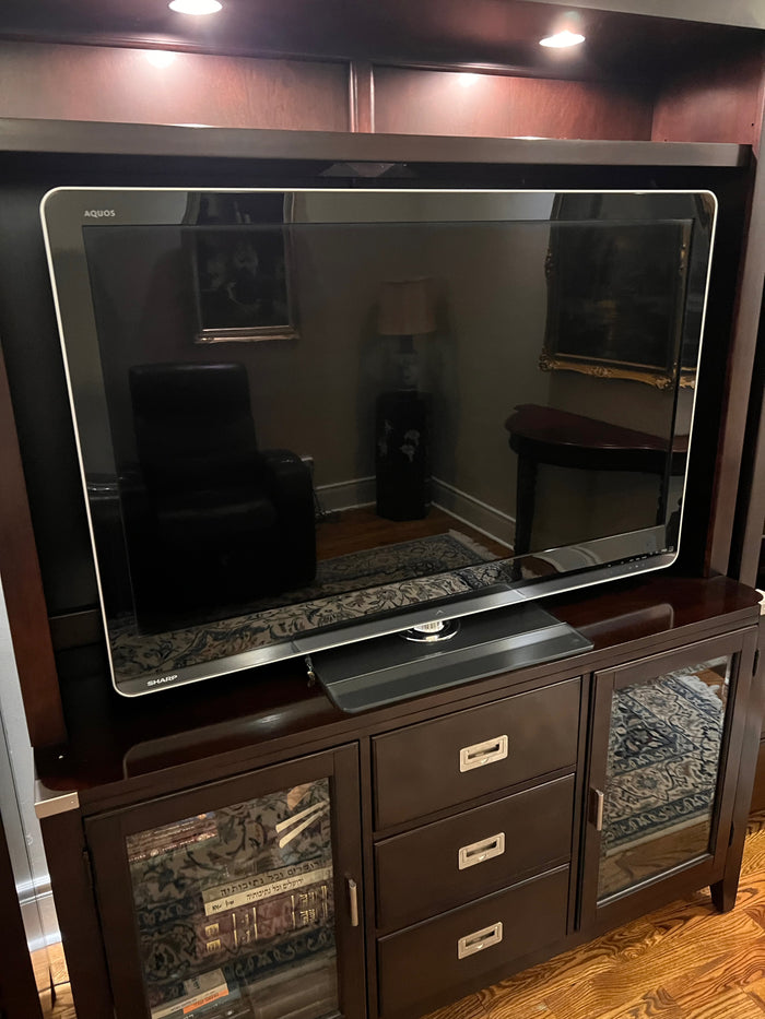 Sharp LC-52LE810UN 52" LCD TV