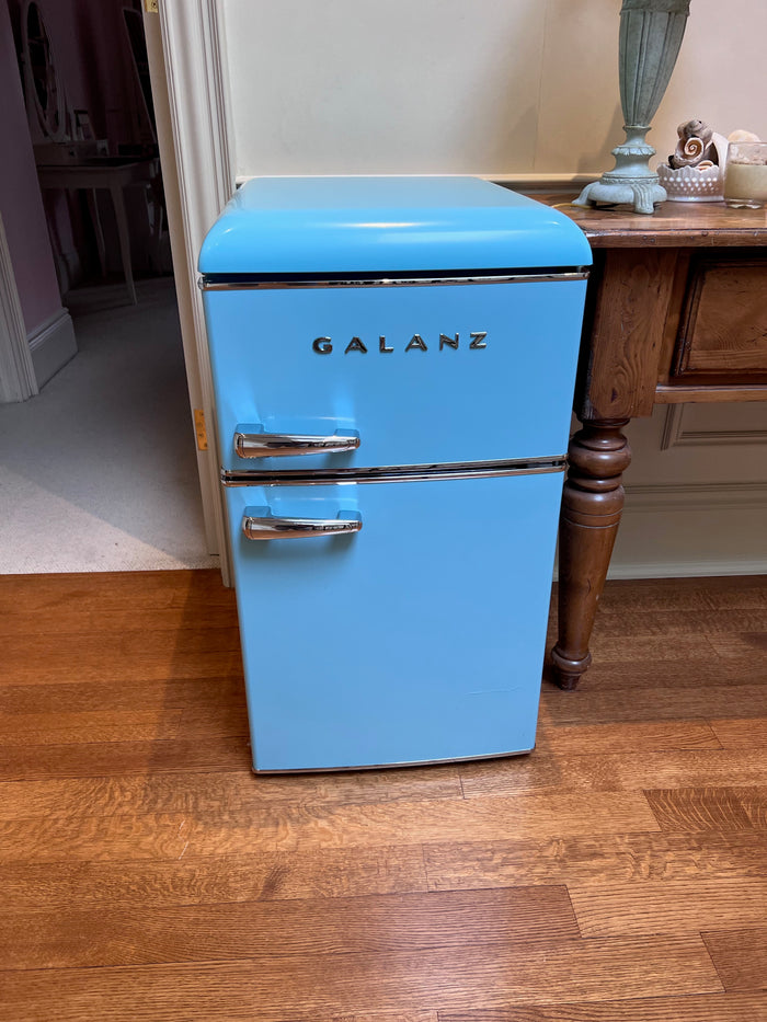 Galanz 3.1 Cu. Ft. Freestanding Top Freezer Retro Bar Fridge (GLR31TBEER) - Blue (*retail price $279)