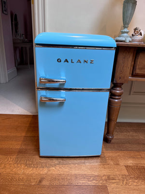 Galanz 3.1 Cu. Ft. Freestanding Top Freezer Retro Bar Fridge (GLR31TBEER) - Blue (*retail price $279)