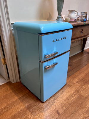 Galanz 3.1 Cu. Ft. Freestanding Top Freezer Retro Bar Fridge (GLR31TBEER) - Blue (*retail price $279)