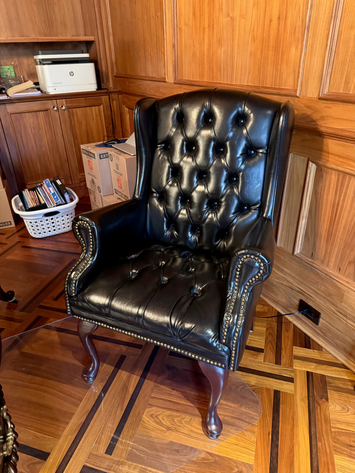 Global Upholstery Black Tufted Leather Chair